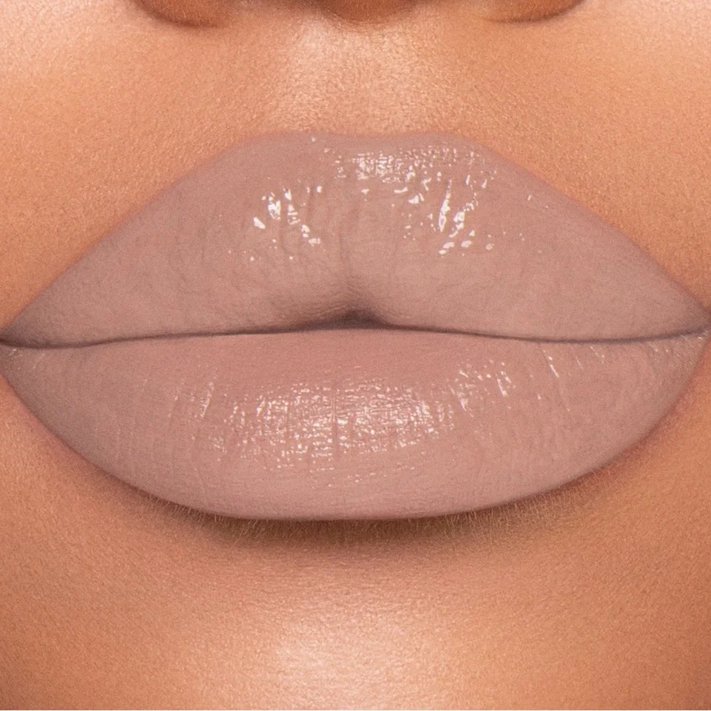 Jeffree Star stay glossy